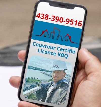Cellulaire dans une main affichant le logo de Toiture Élasto-Pro, son numéro de téléphone: 438-390-9516 et mentions: Couvreur certifié - Licences: RBQ